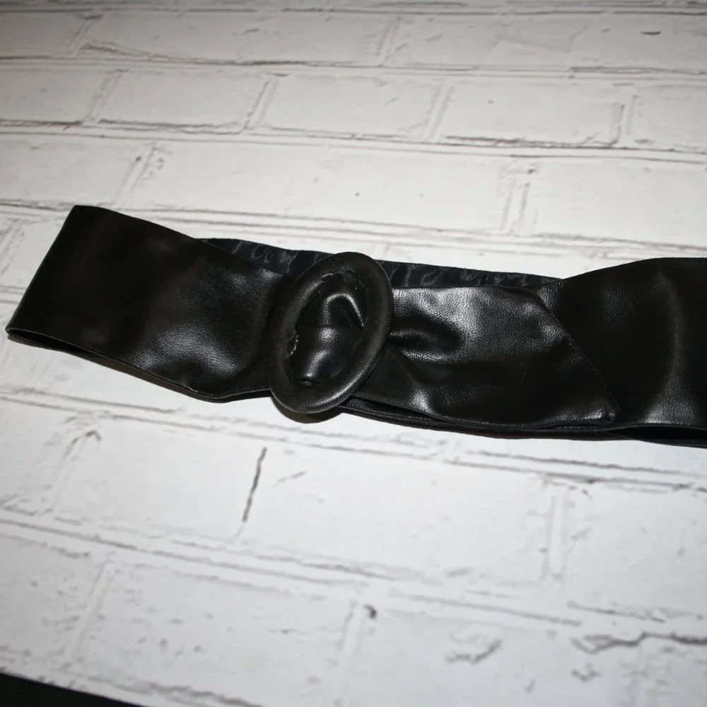 🖤🧷 Black Faux Leather Fashion Belt – Adjustable up to 27